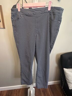 Mario Serrani Black & White Diamond Print Capris